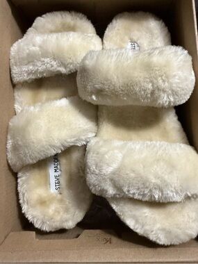 Steve Madden Cream Faux Fur Double-Strap Slides 9.5M NIB store try on display
